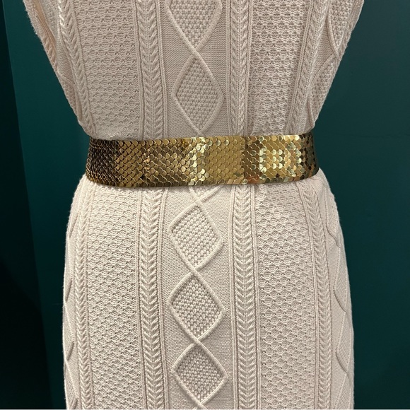 Vintage Stretch Gold belt. Articulated fish scale pattern hold metal flower belt - Picture 4 of 10